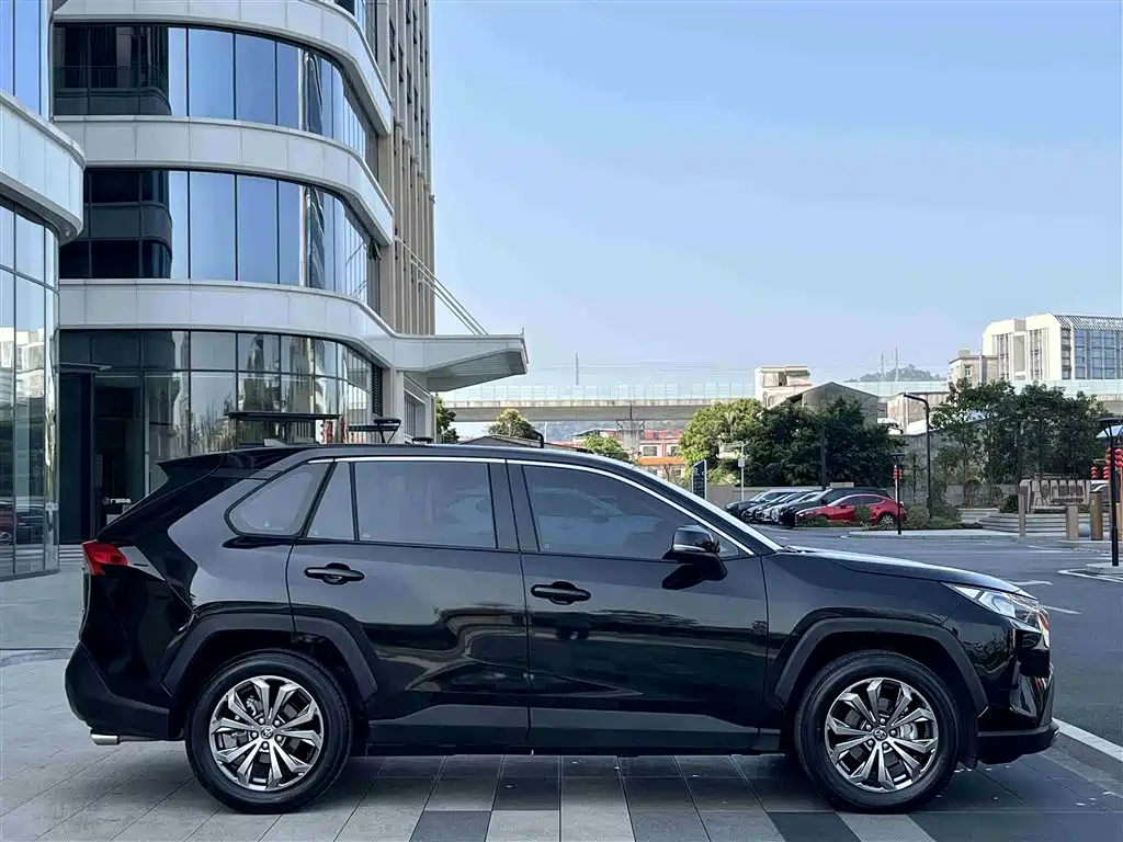 Toyota RAV4 Rongfang 2023 2.0L CVT 2WD Fashion Edition фото 4