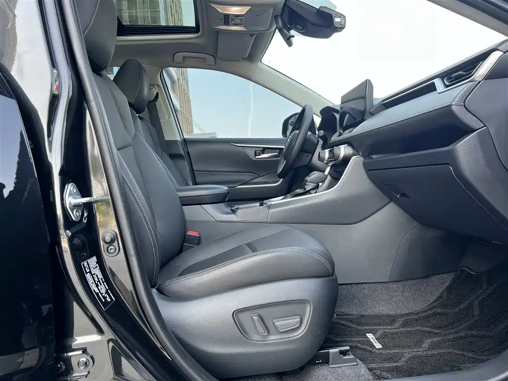 Toyota RAV4 Rongfang 2023 2.0L CVT 2WD Fashion Edition фото 30