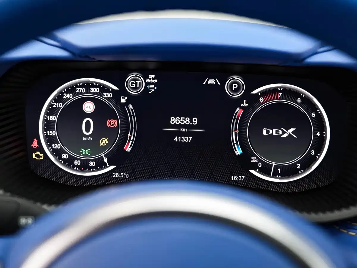 ASTON MARTIN DBX