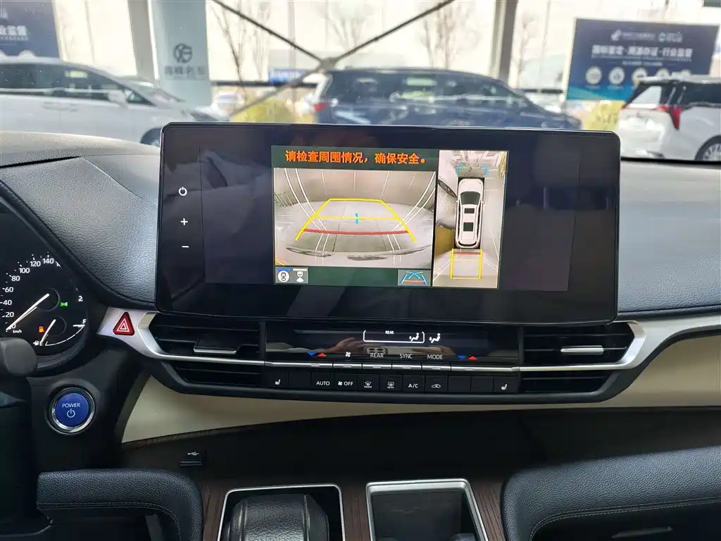 Toyota Granvia 2023 2.5L Hybrid Prestige PLUS Edition фото 13