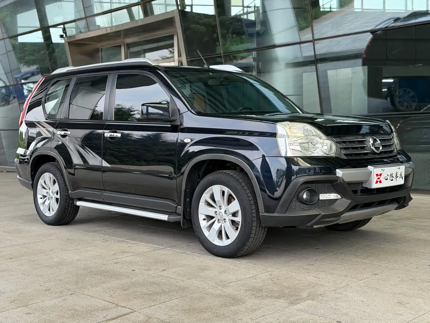 Dongfeng Fengdu MX6 2015 2015 2.0L CVT 2WD Excellence