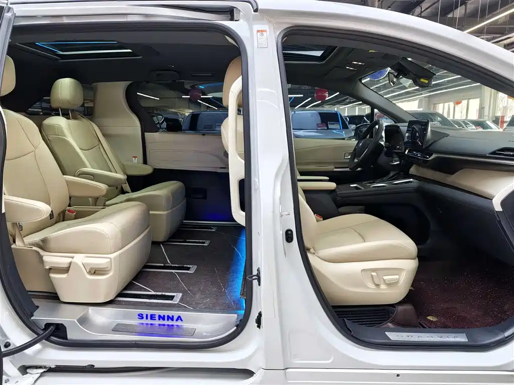 Toyota Granvia 2023 2.5L Hybrid Prestige PLUS Edition фото 16