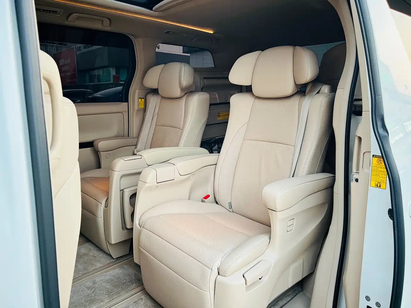 Toyota Alphard 2012 3.5L Luxury Edition фото 14