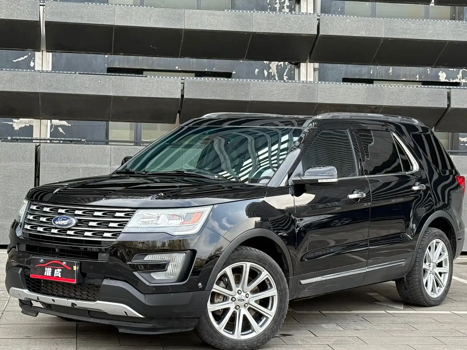 Photo 1 - Ford Explorer (Import)