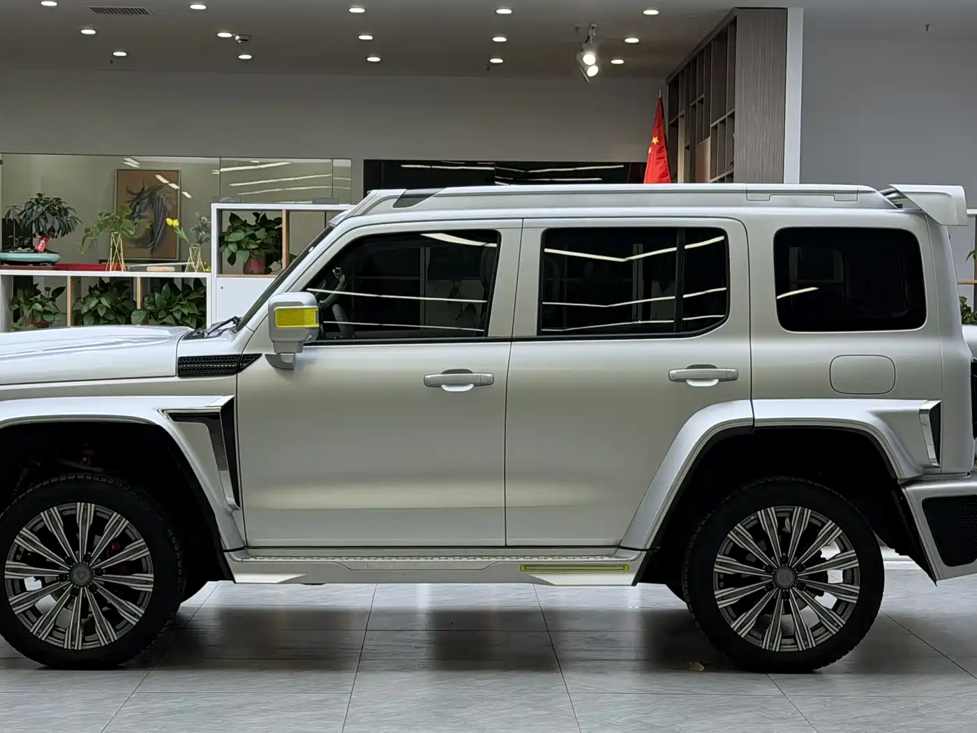 TANK CO CREATION TANK 300