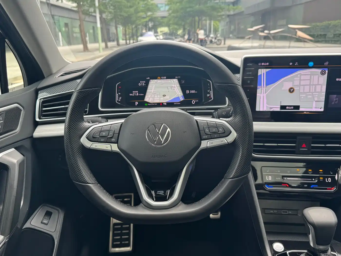 Volkswagen Tiguan L 2024 330TSI Automatic 2WD R-Line Premium Enjoyment Edition фото 18