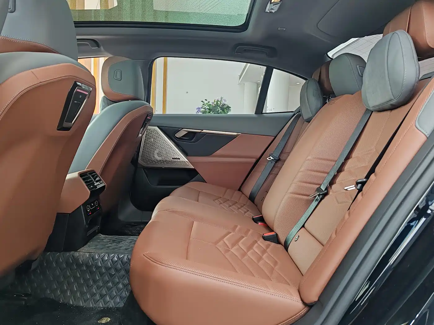 BMW 5 Series 2024 530Li Premium M Sport Package фото 8