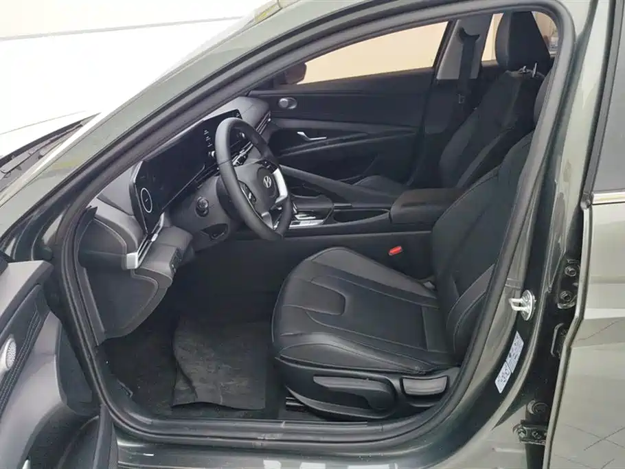 Hyundai Elantra 2023 1.5L CVT GLX Elite Edition фото 9
