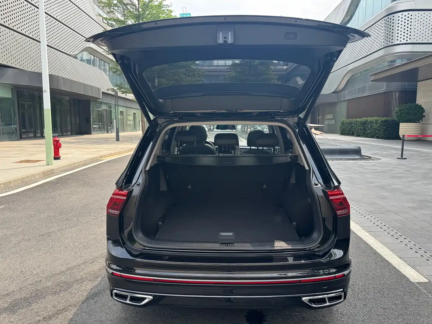 Volkswagen Tiguan L 2024 330TSI Automatic 2WD R-Line Premium Enjoyment Edition фото 30