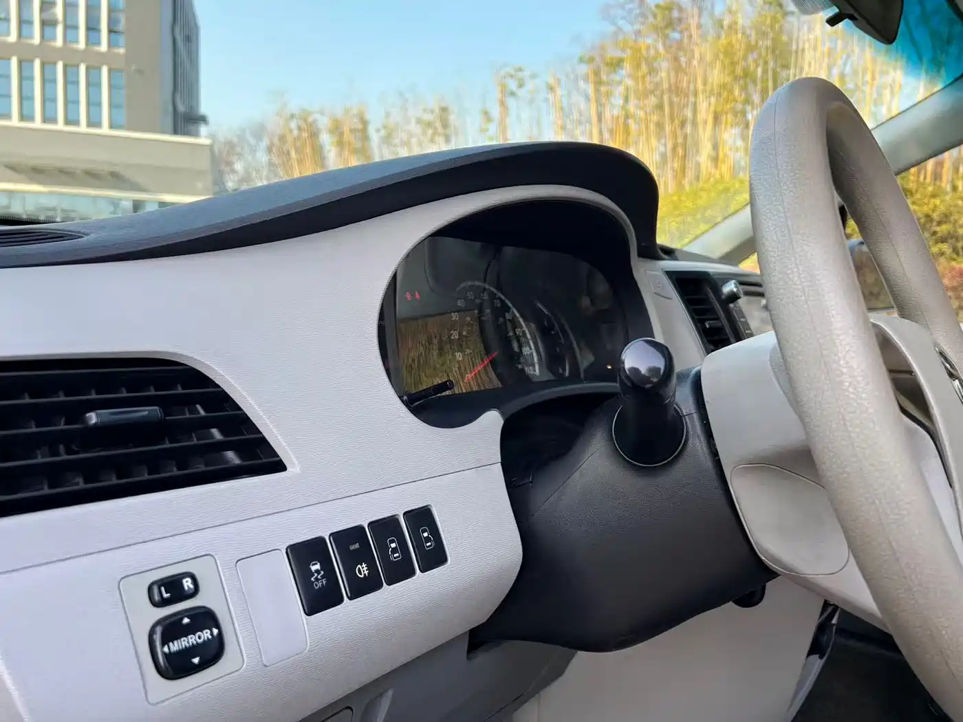 Toyota Sienna 2015 3.5L 2WD LE фото 12
