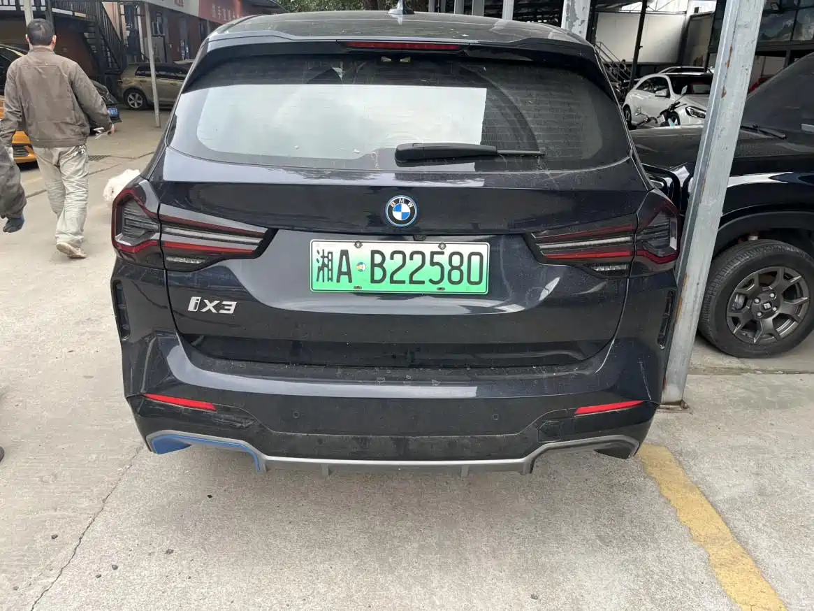 BMW IX3