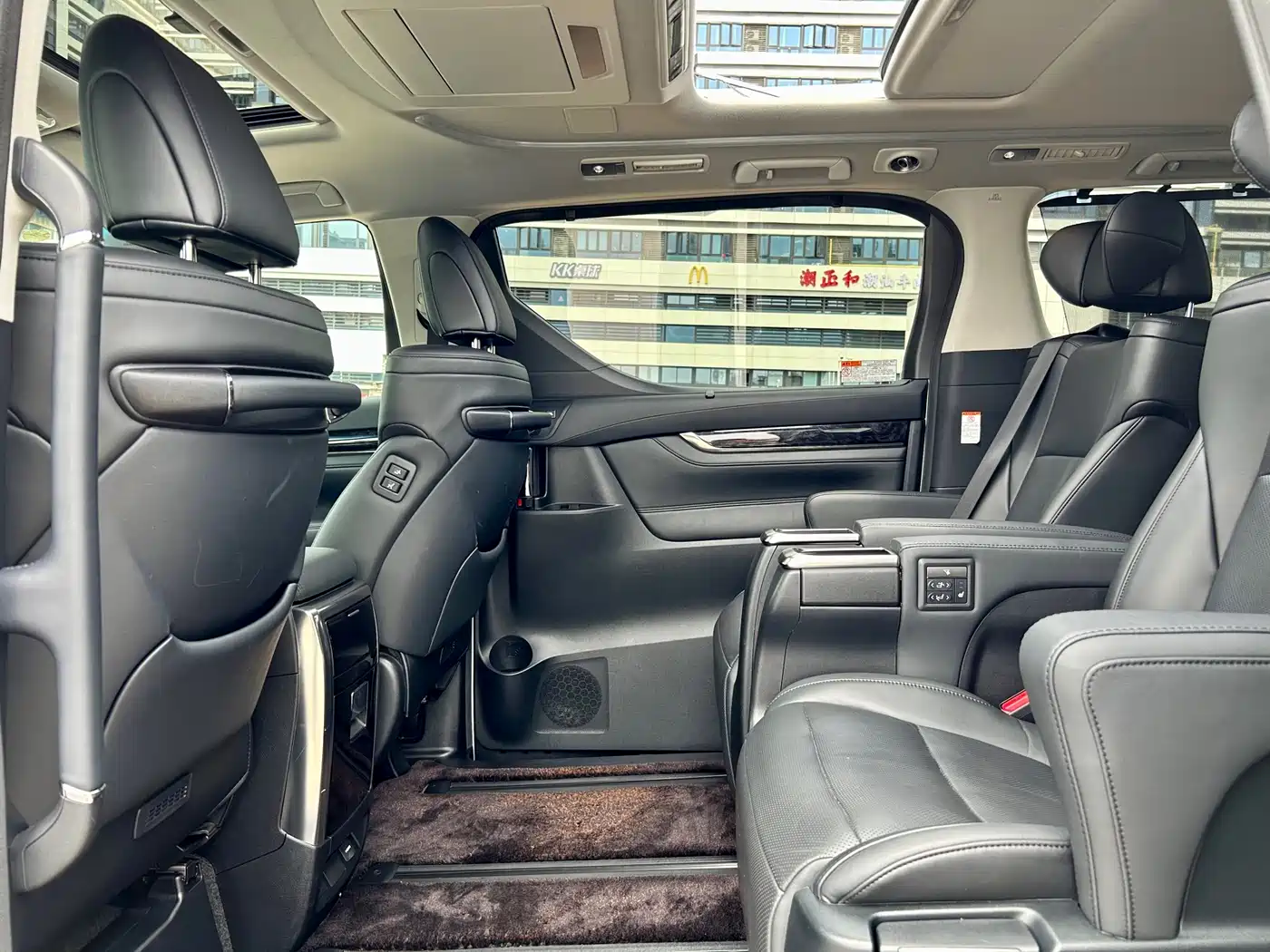 Toyota Vellfire 2021 Crown Hybrid 2.5L HV Luxury Edition фото 9
