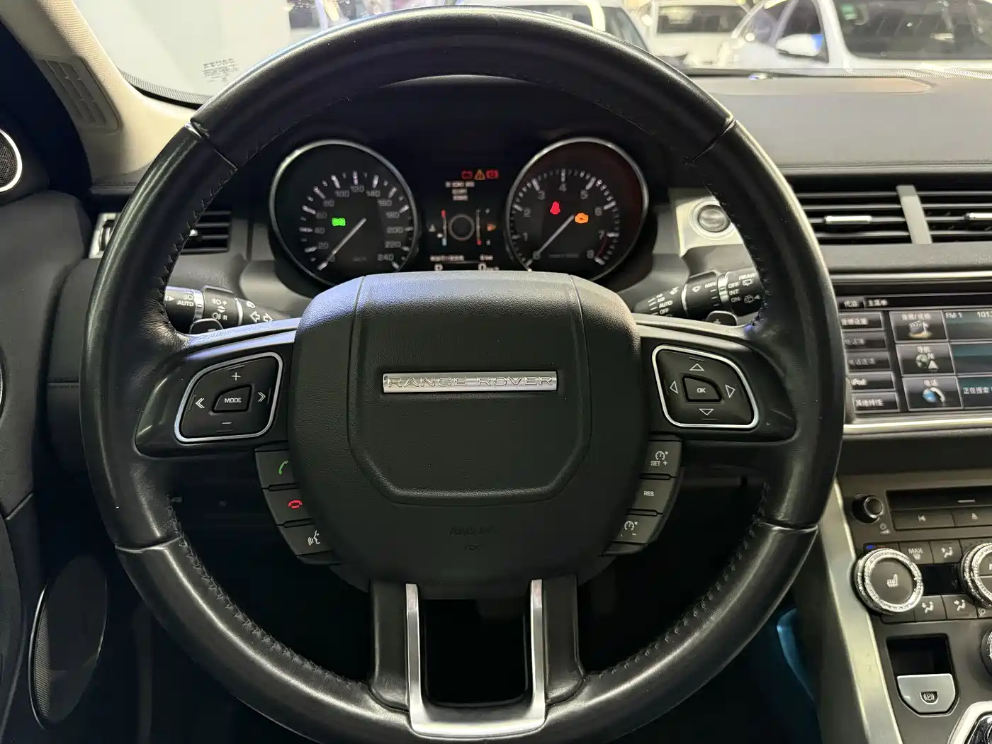 Land Rover Range Rover Evoque 2015 2.0T 5-Door Intelligent Edition фото 13