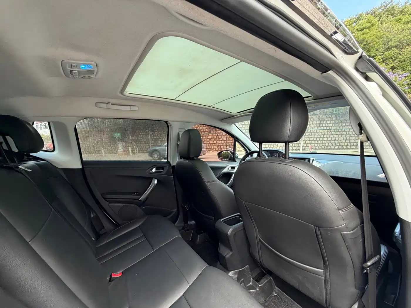 Peugeot 2008 2014 1.6L Automatic Navigation Edition фото 21