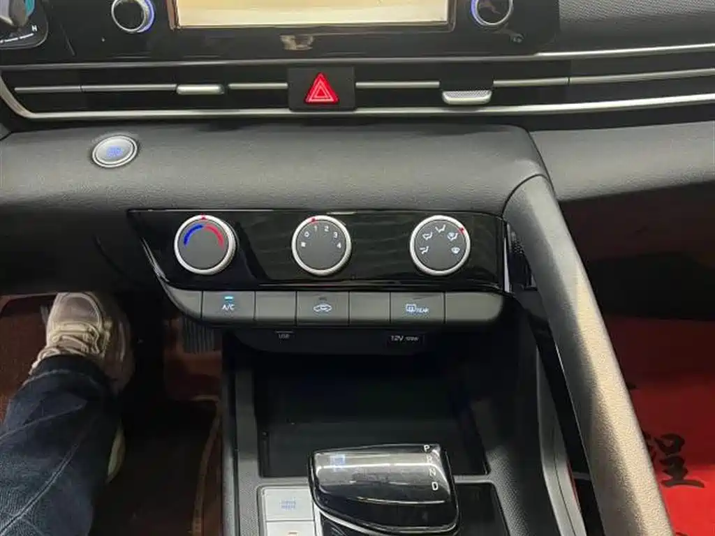 Hyundai Elantra 2023 1.5L CVT GLX Elite Edition фото 12