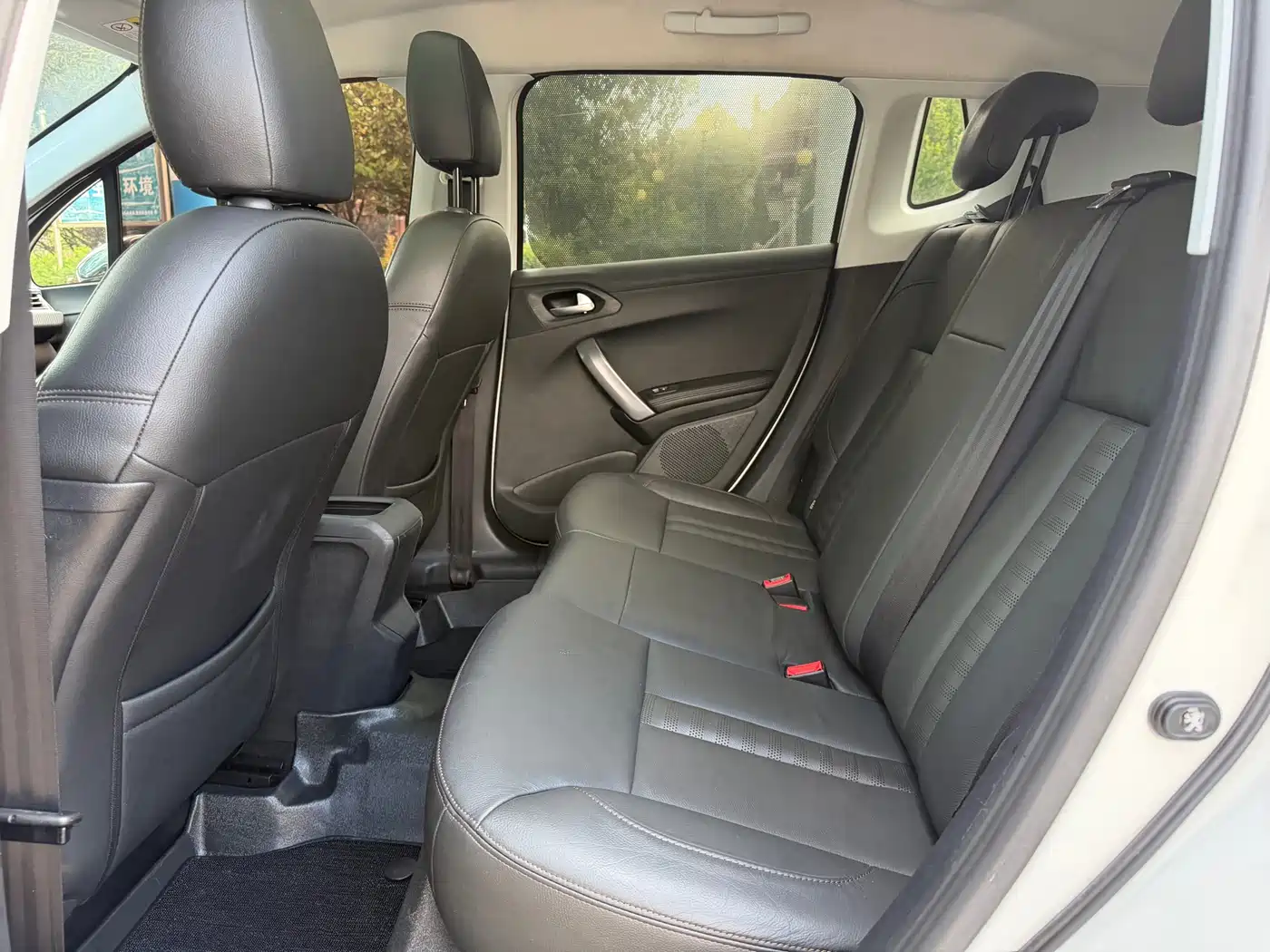 Peugeot 2008 2014 1.6L Automatic Navigation Edition фото 11