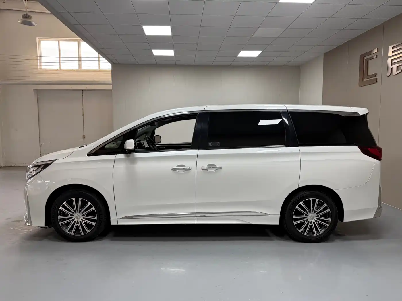 GAC Trumpchi Trumpchi M8 2023 Leading Series 390T Ultimate Edition фото 7
