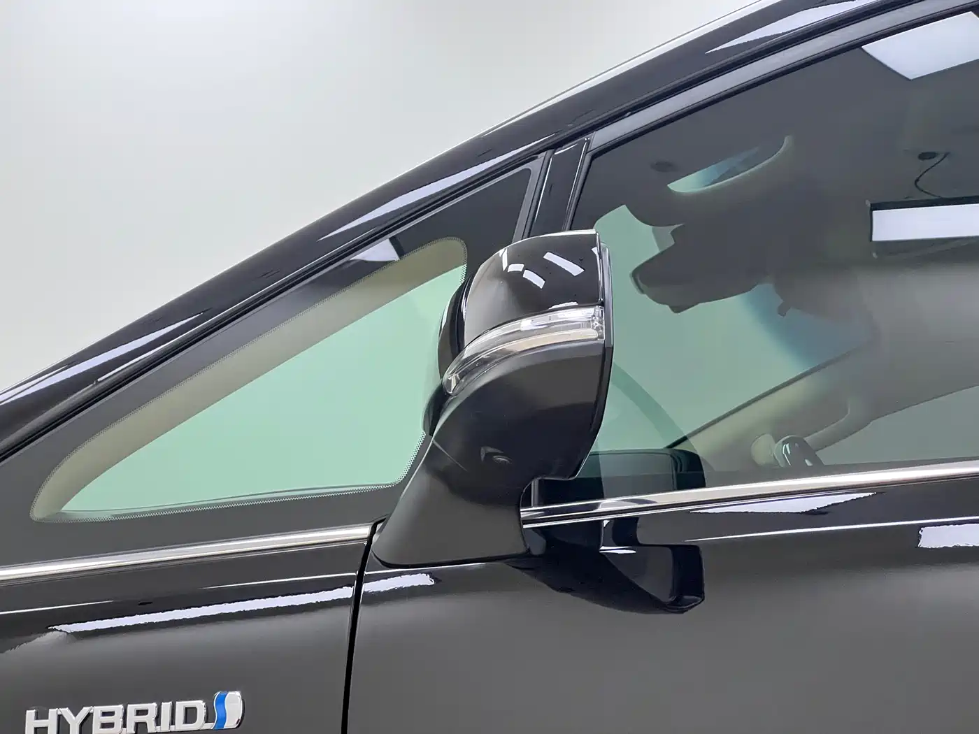 Toyota Vellfire 2021 Crown Hybrid 2.5L HV Premium Edition фото 10