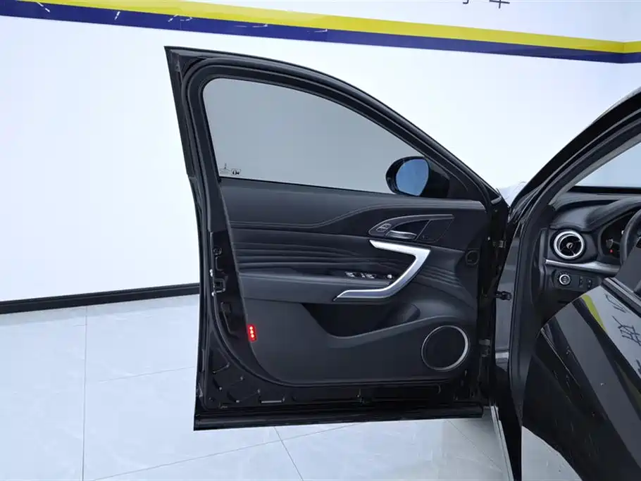 WEI PAI WEI BRAND VV7