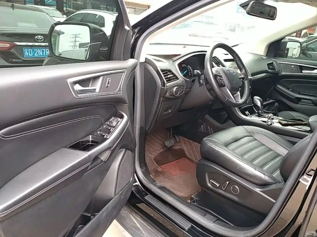Фото 16 - Ford Edge