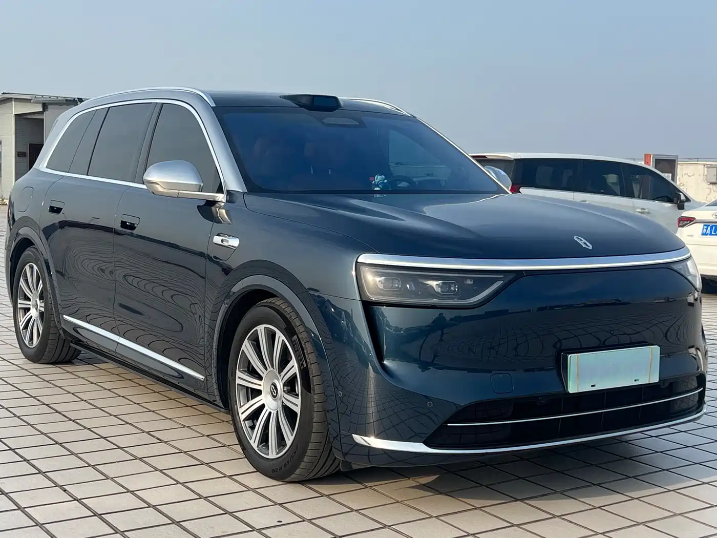 AITO Wenjie AITO M8 2025 Extended Range Ultra 53.4kWh 6-Seater фото 3