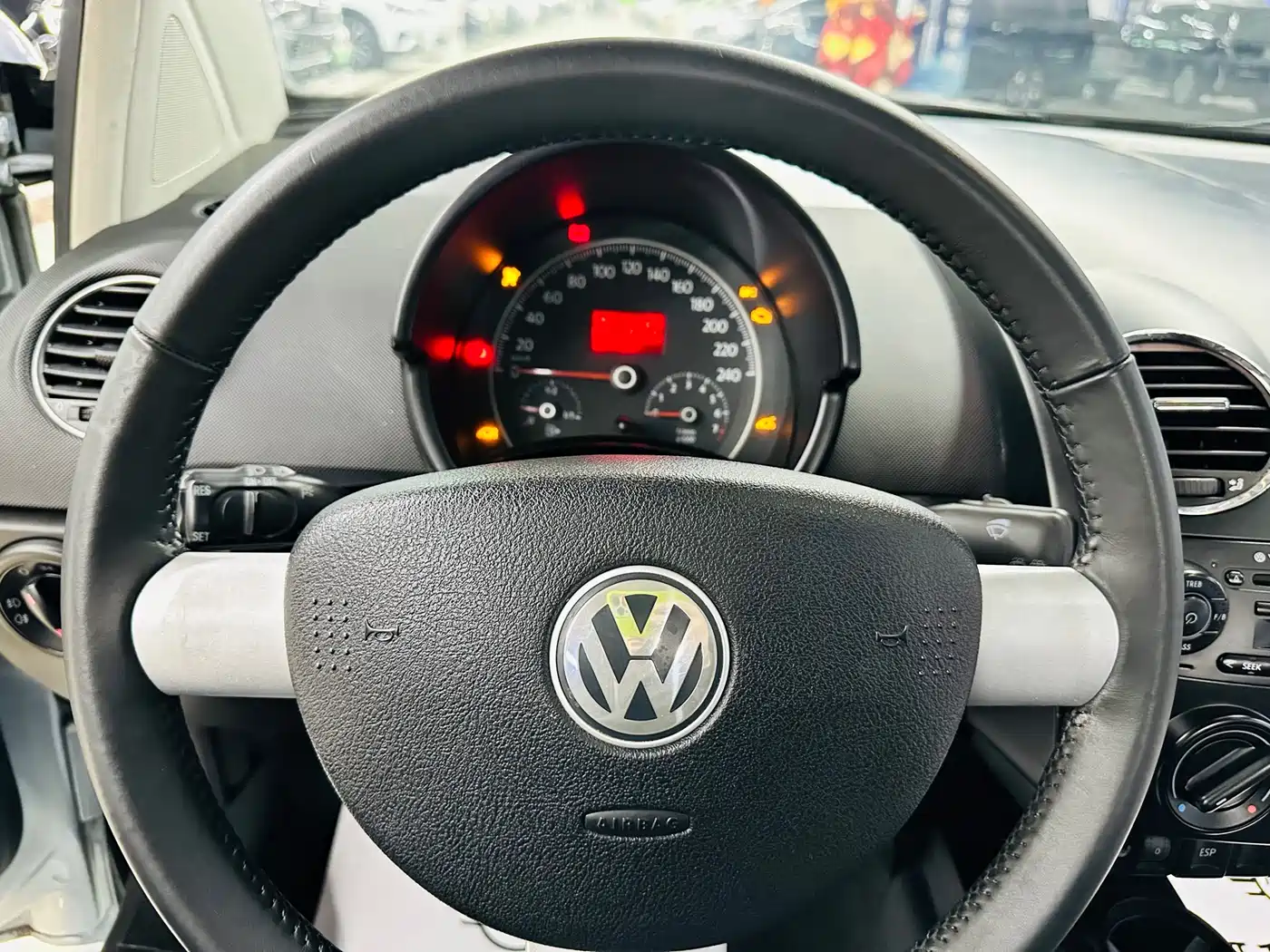 Volkswagen Beetle 2010 1.8T BlackOrange Luxury Edition фото 31