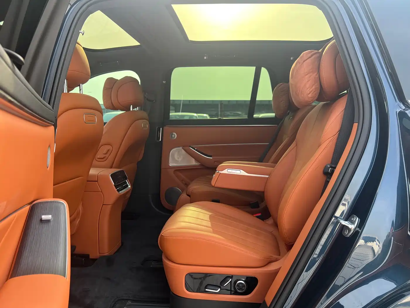 AITO Wenjie AITO M8 2025 Extended Range Ultra 53.4kWh 6-Seater фото 10