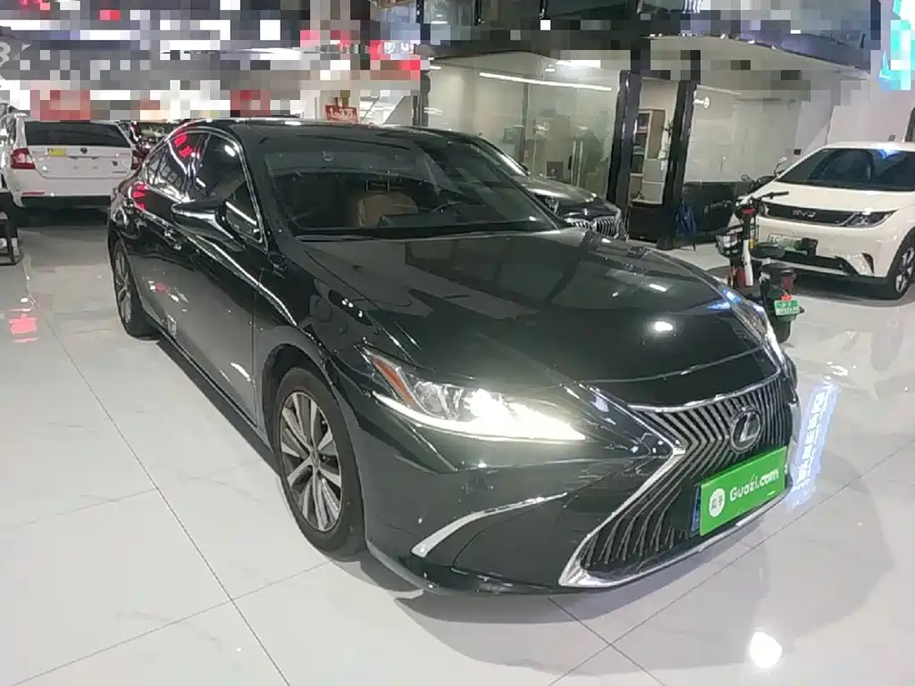 Фото 4 - Lexus ES