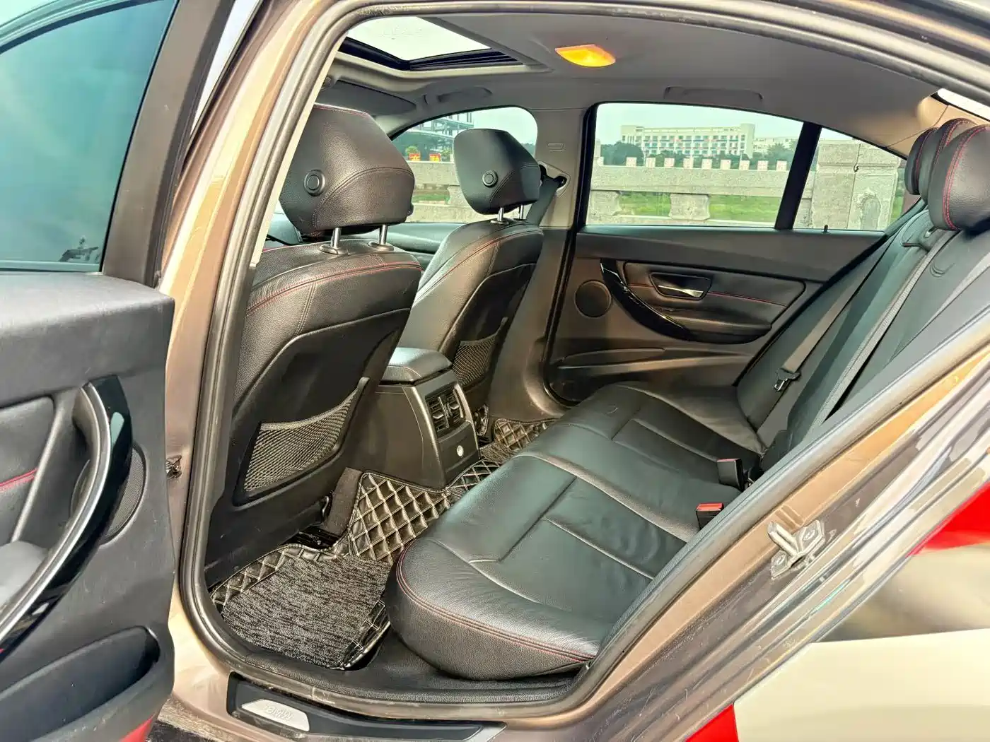 BMW 3 Series (Import) 2013 320i Sport Design Package фото 8