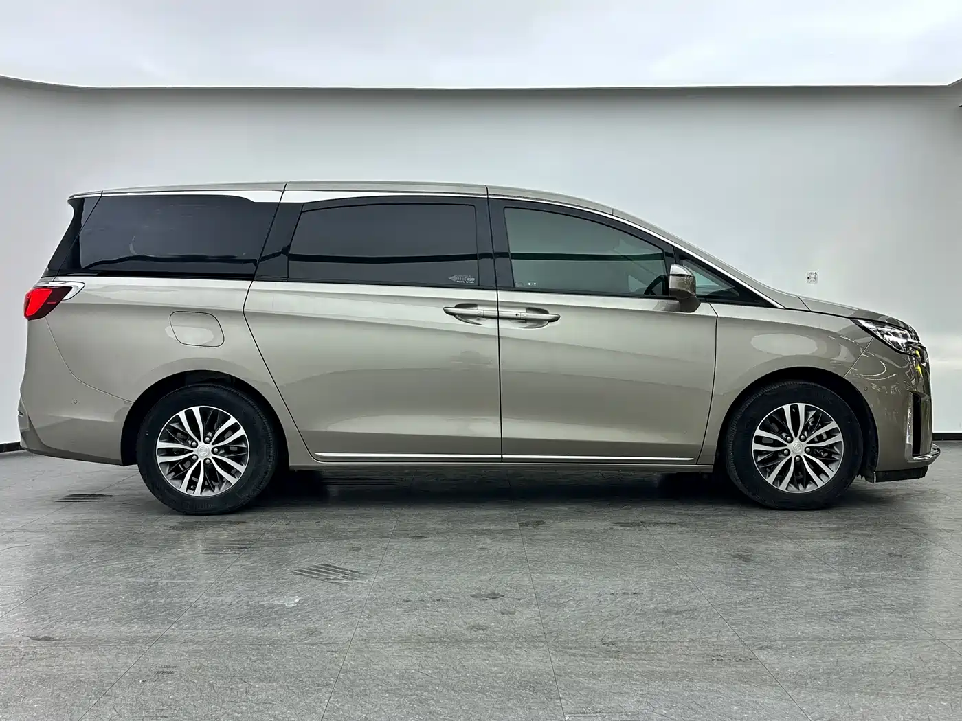 Buick GL8 2023 ES Landmaster Exclusive фото 11