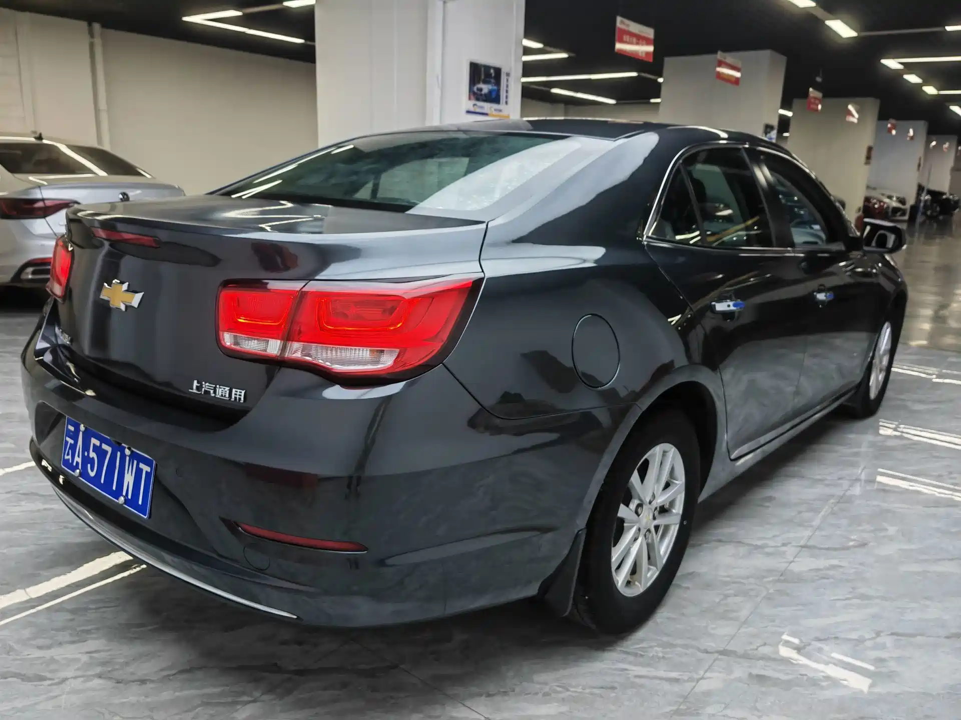 Photo 9 - Chevrolet Malibu