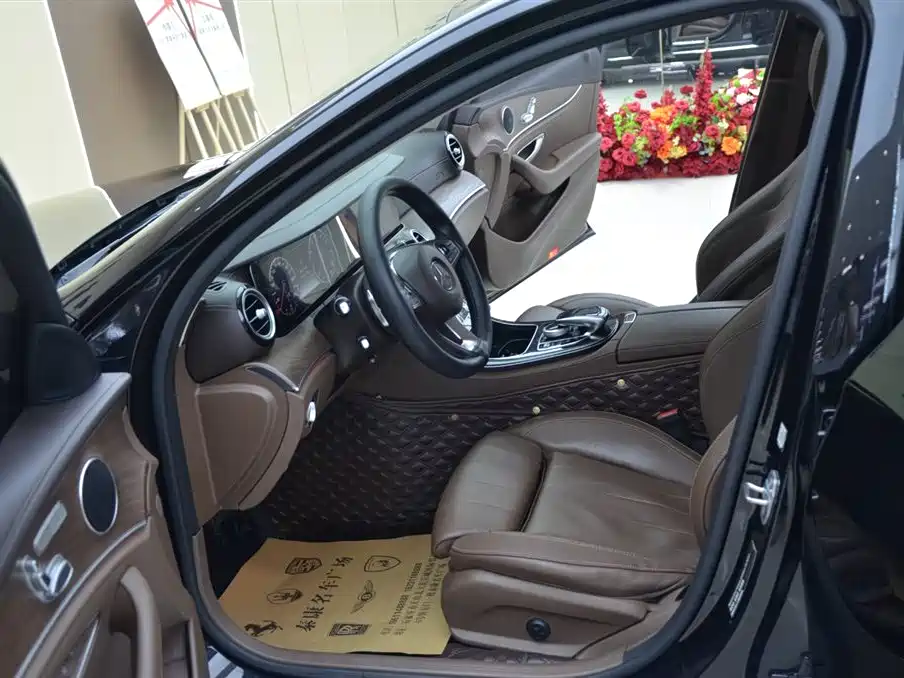 Фото 4 - Mercedes-Benz E-Class