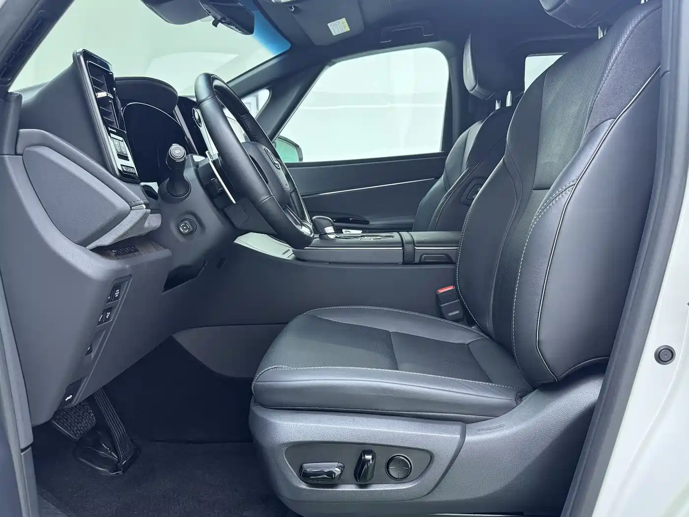 Lexus LM 2023 500h 6-Seater Prestige Edition фото 14