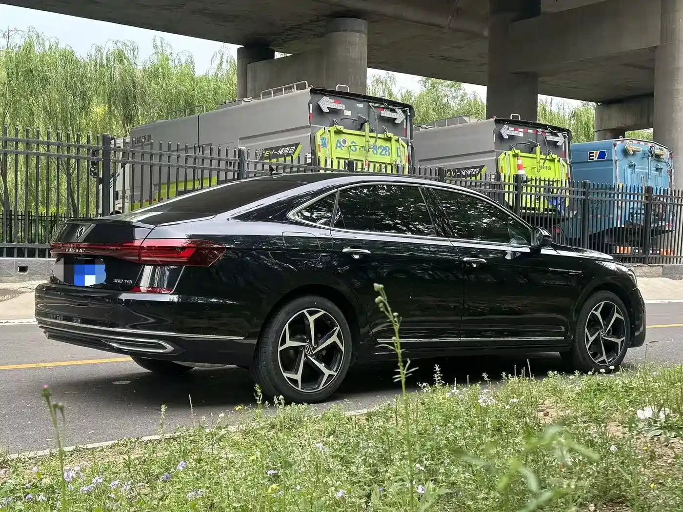 Volkswagen Passat 2024 380TSI Starlight Luxury Edition фото 7