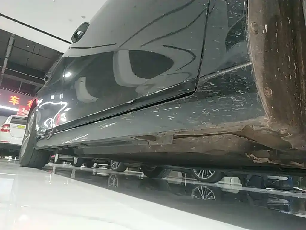 Фото 21 - Lexus ES