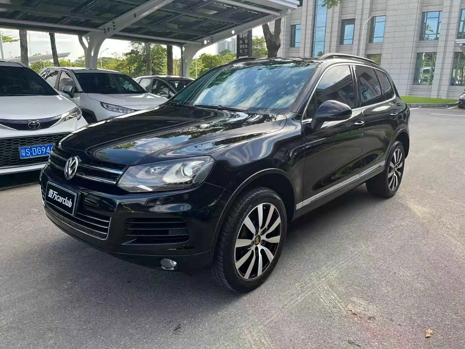 Фото 1 - Volkswagen Touareg