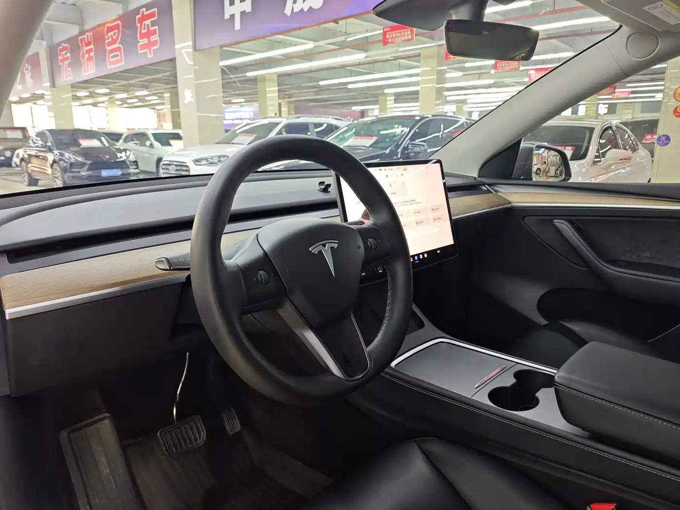 TESLA MODEL Y