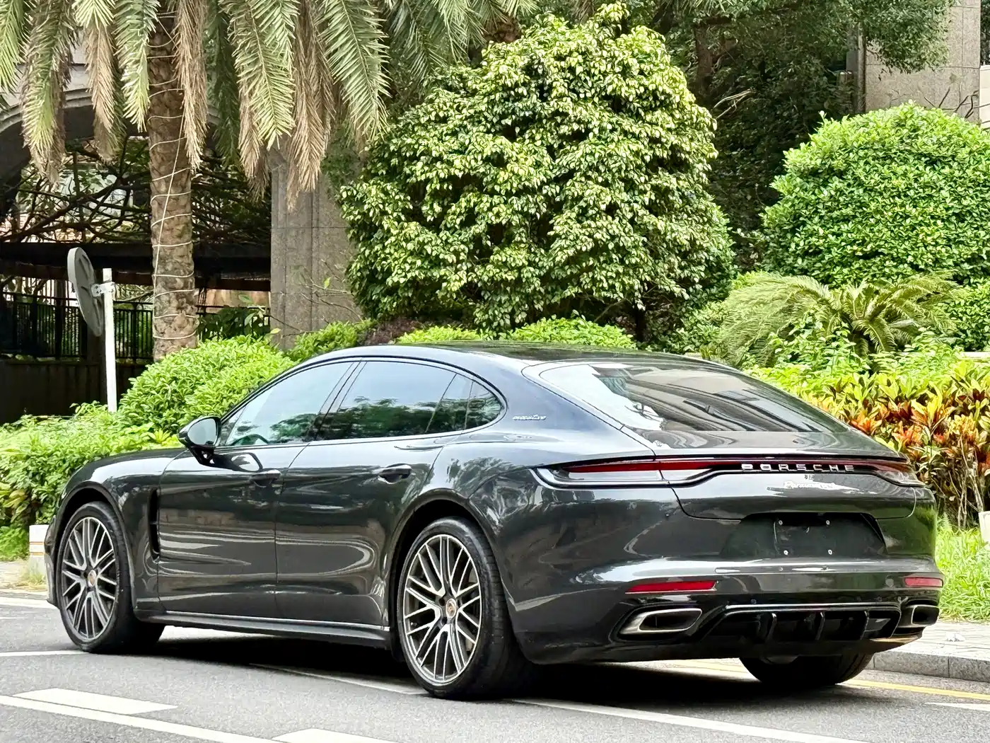 PORSCHE PANAMERA