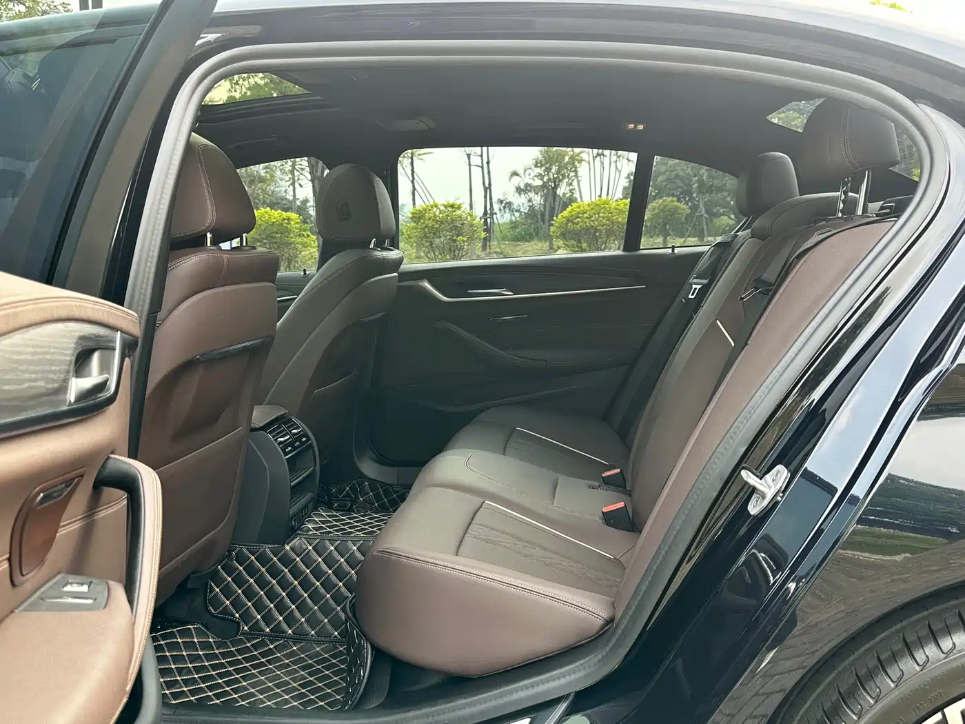 BMW 5 Series 2021 530Li Leading M Sport Package фото 16