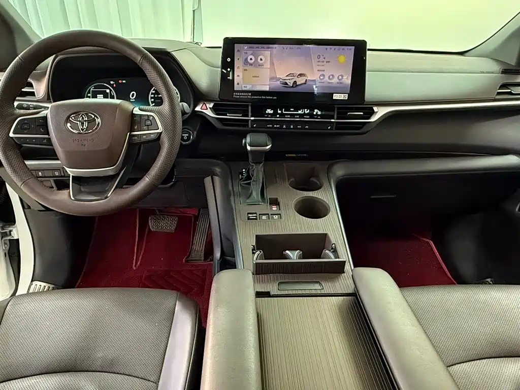 Toyota Granvia 2024 2.5L Hybrid Premium PLUS 4WD Edition фото 8