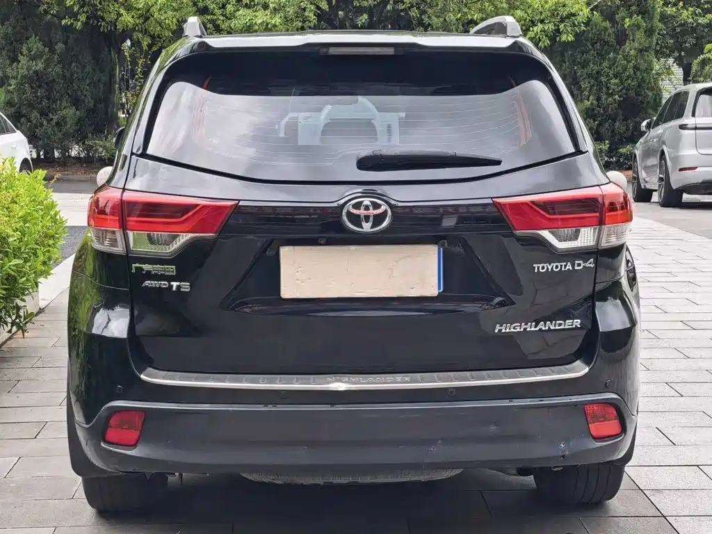 Photo 9 - Toyota Highlander