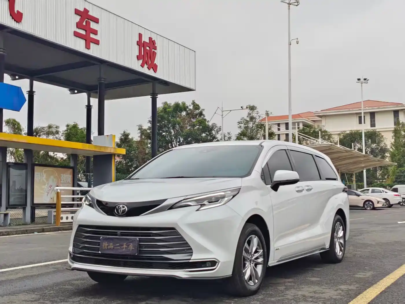 Toyota Sienna 2024 2.5L Hybrid 4WD Premium Edition