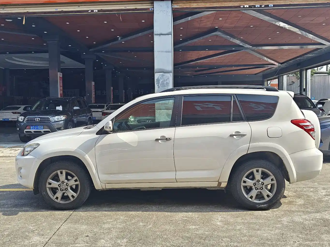 Фото 4 - Toyota RAV4