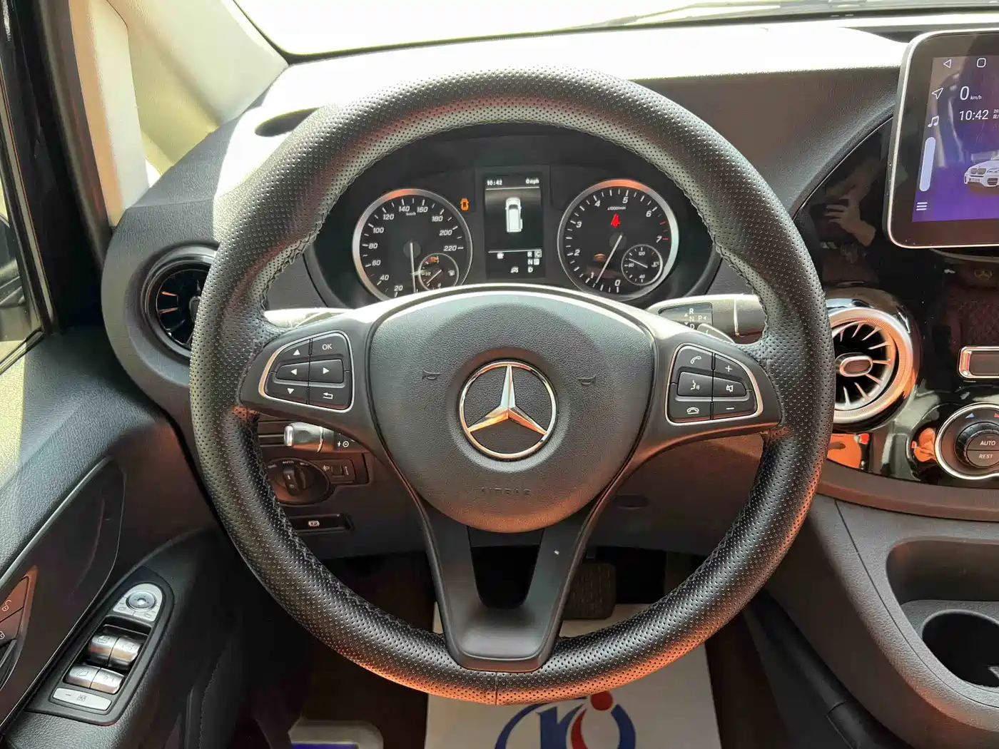 Mercedes-Benz Vito 2023 2.0T Elite 7-Seater фото 10