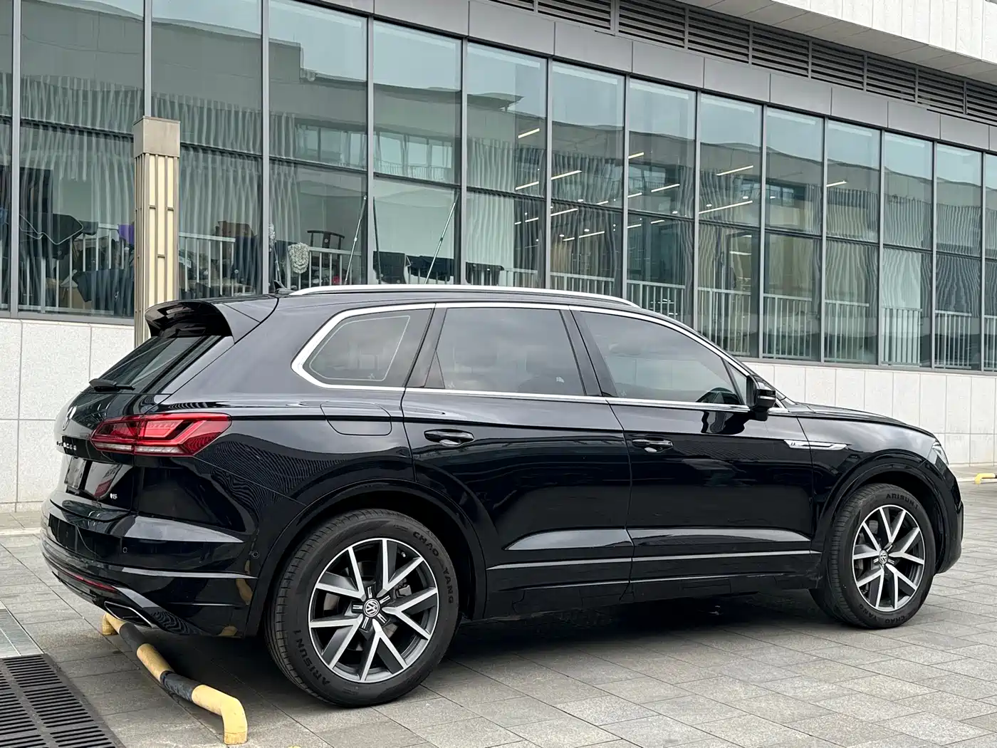 Volkswagen Touareg 2019 3.0TSI Sharp Edge Edition China VI фото 4