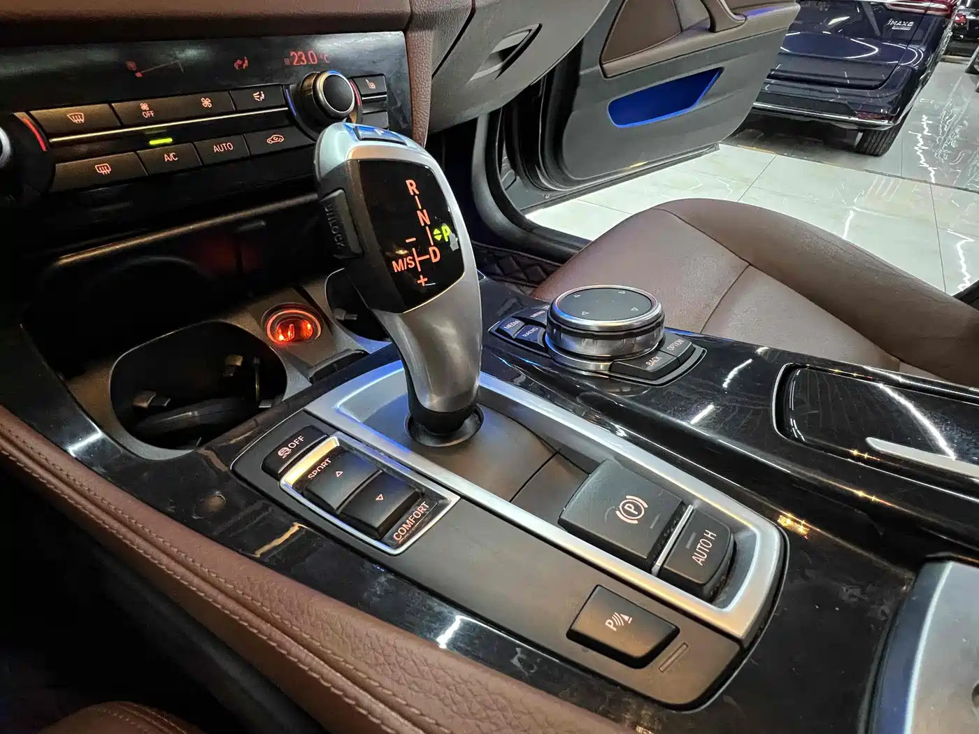 BMW 5 Series 2017 520Li Classic Edition фото 12