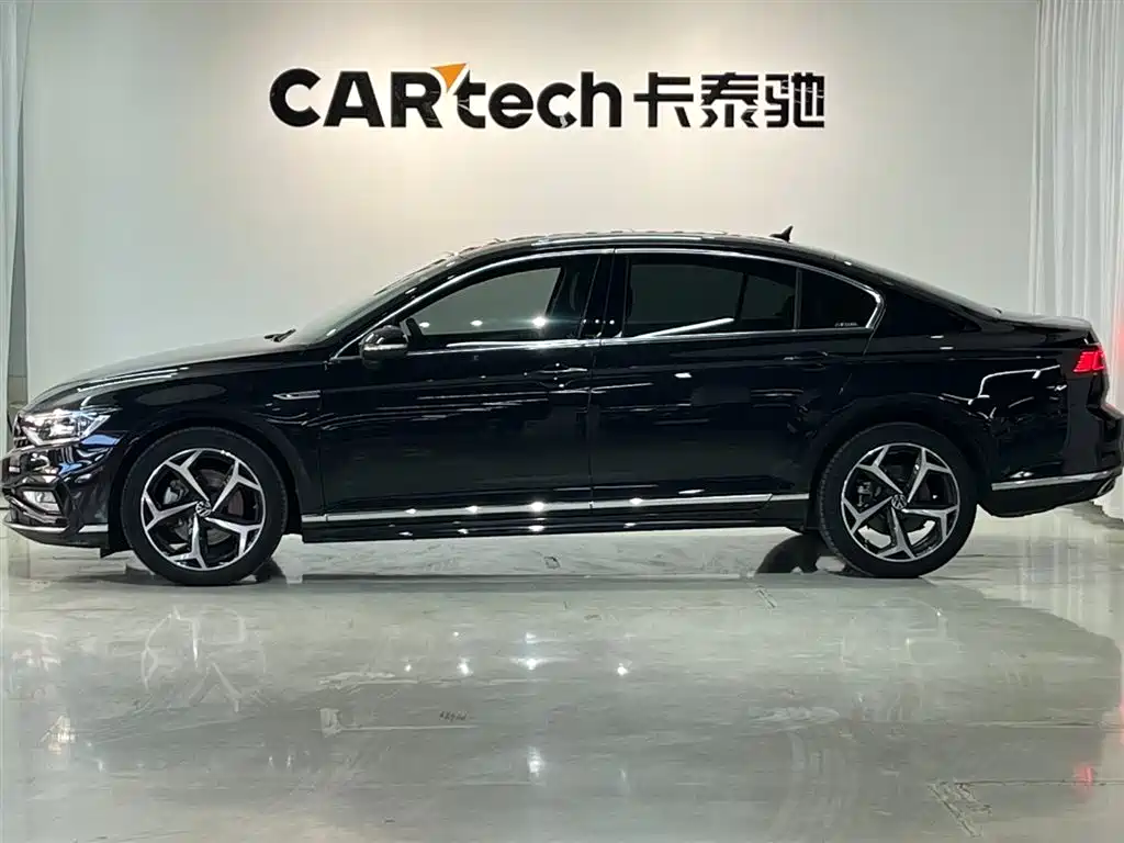 Volkswagen Magotan 2023 Model 2 Million Commemorative Edition 330TSI DSG Luxury фото 4
