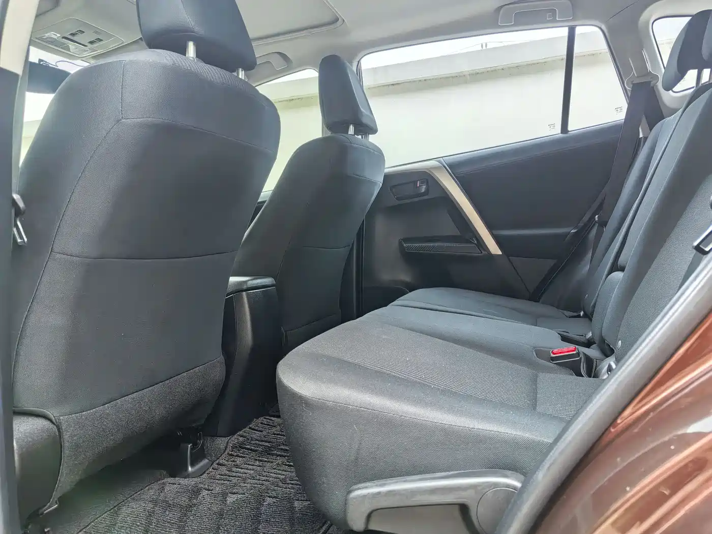 Toyota RAV4 Rongfang 2015 2.0L CVT 2WD Trend Edition фото 8
