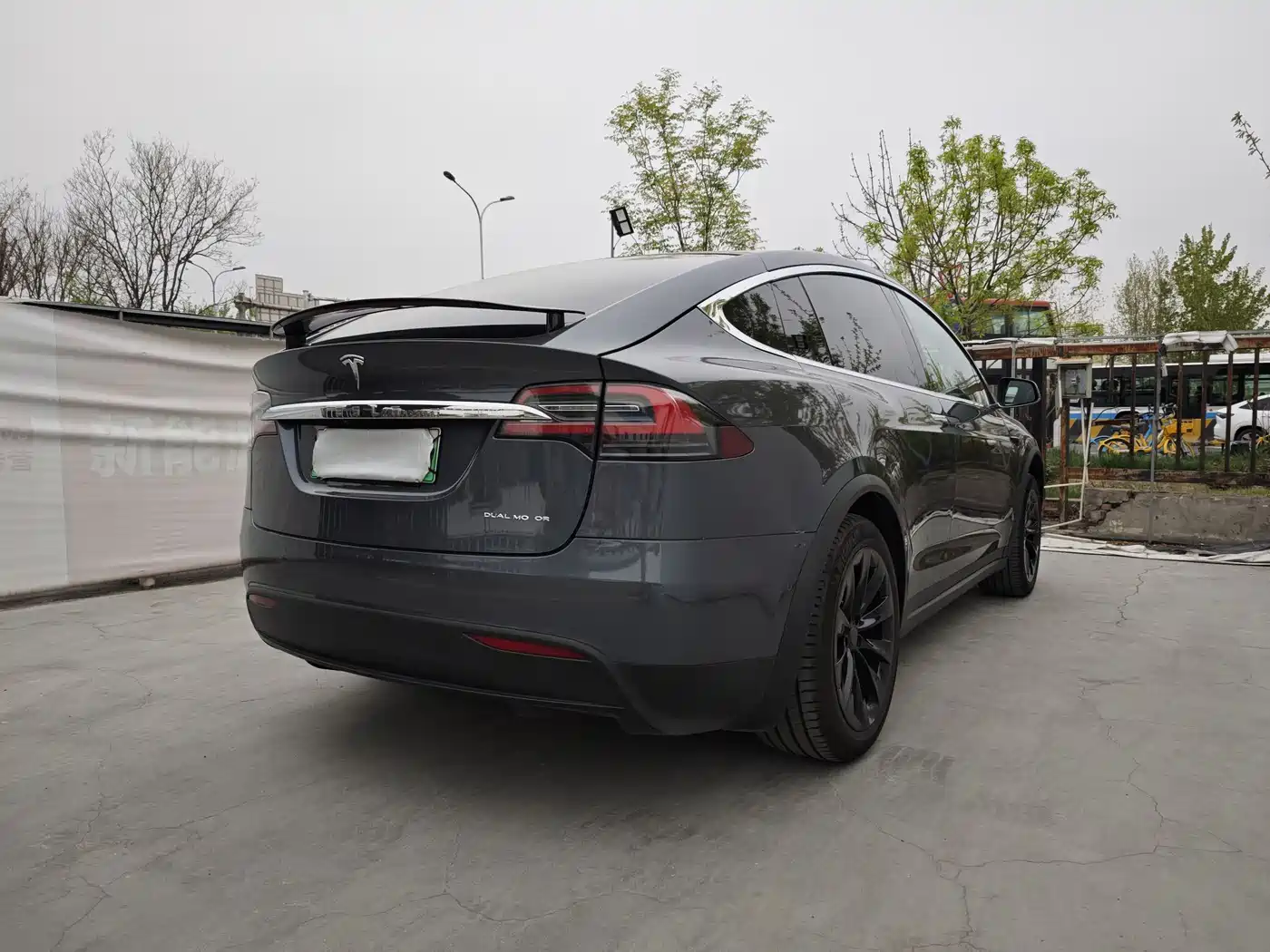 TESLA MODEL X