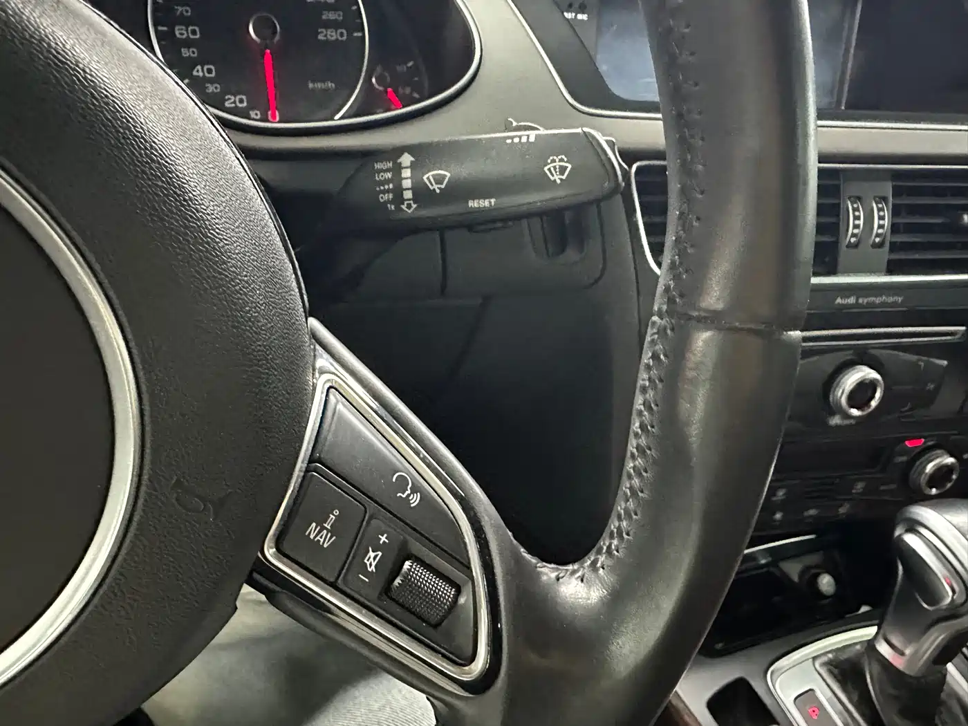 Audi A4L 2016 35 TFSI Collector's Edition S line Comfort фото 14